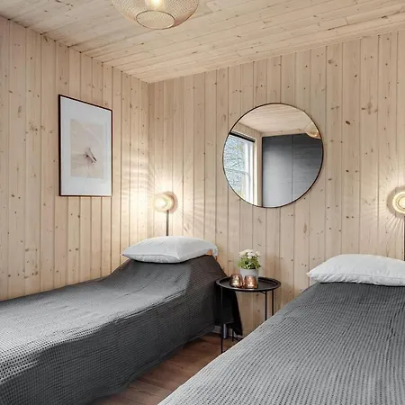 Amazing In Tisvildeleje With Kitchen Holloselund