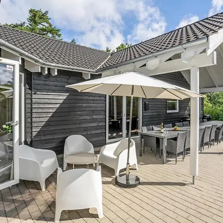 Amazing In Tisvildeleje With Kitchen Vakantiehuis