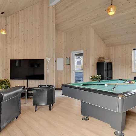 Amazing In Tisvildeleje With Kitchen Holloselund